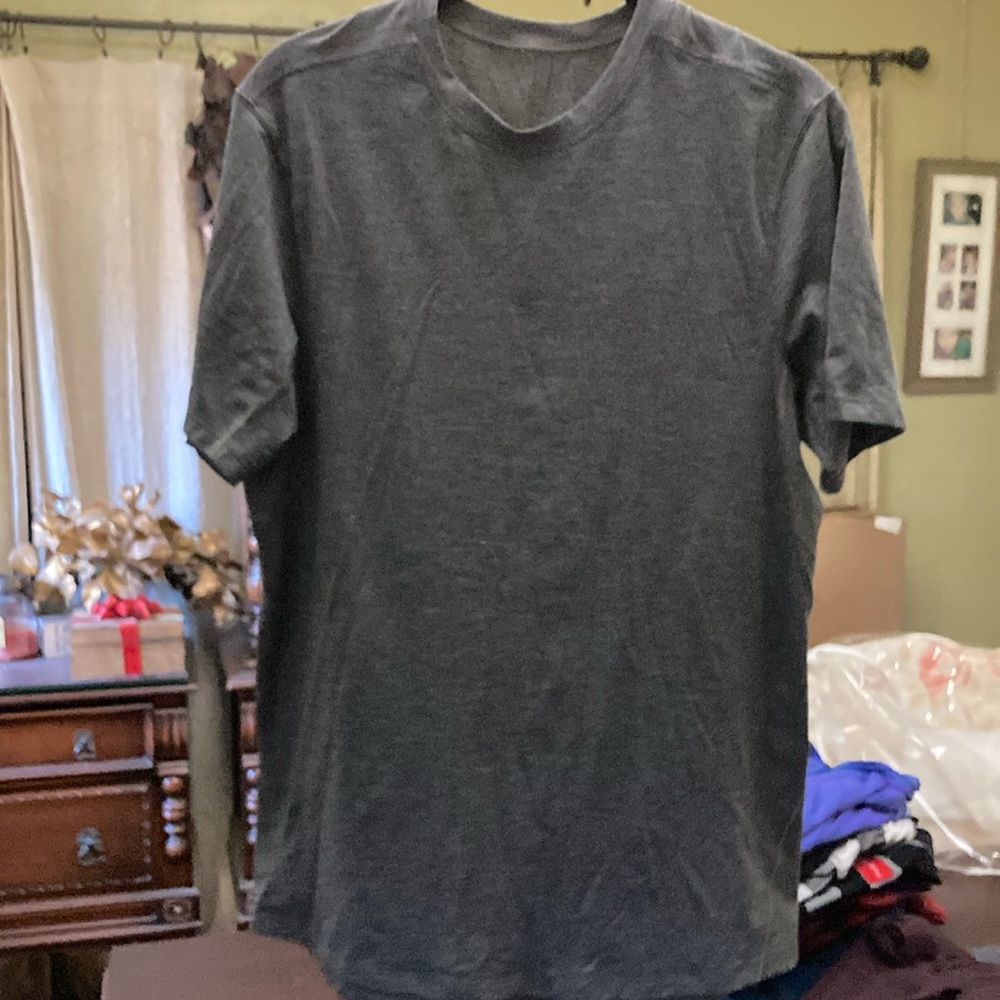 Men’s Lululemon T-shirt. Tag-less. Small. Gray.